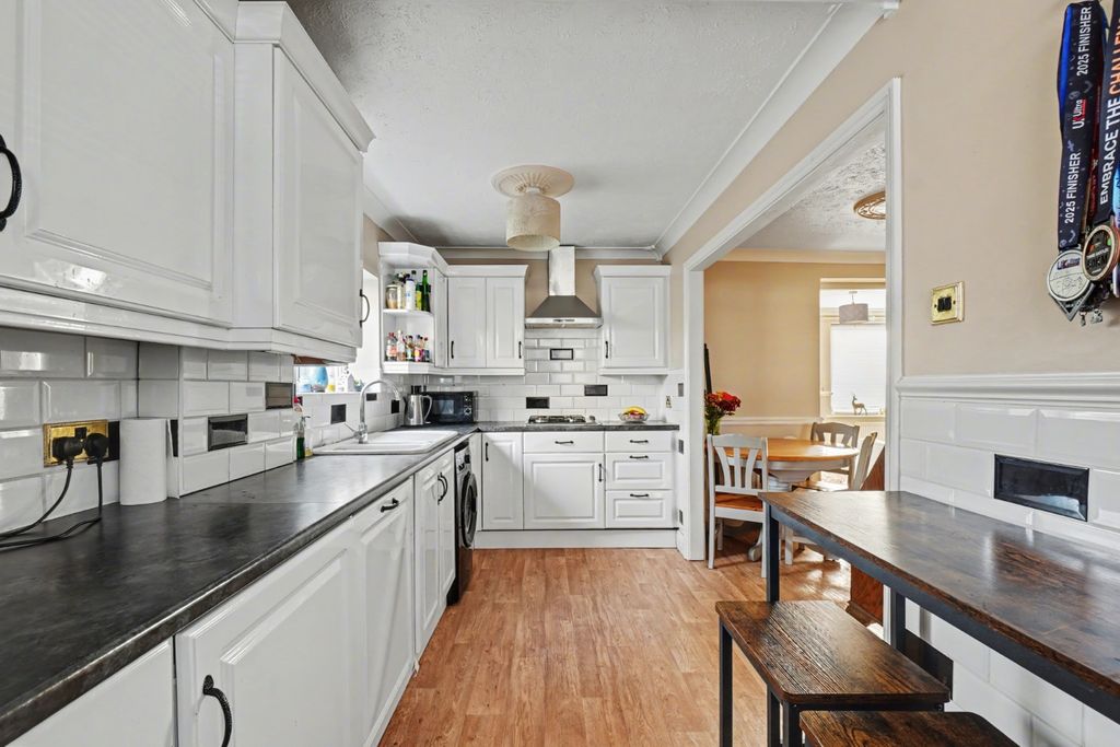 Property photo 3 of 17 4652089