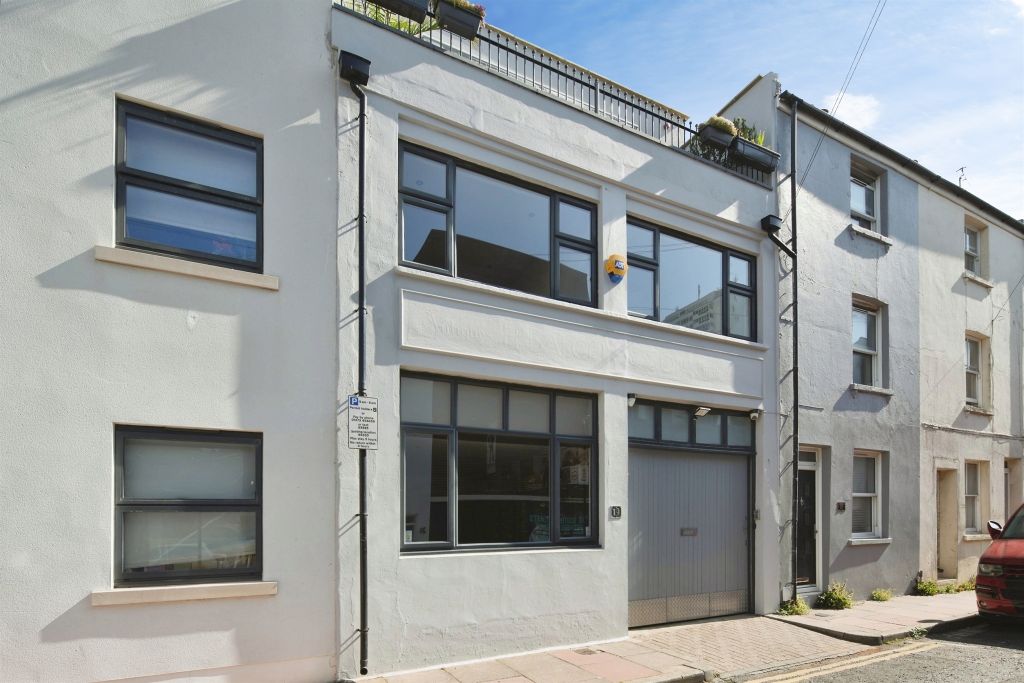 Property photo 1 of 31