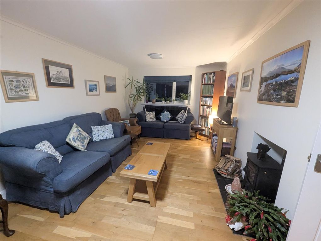 Property photo 3 of 25 Living Room