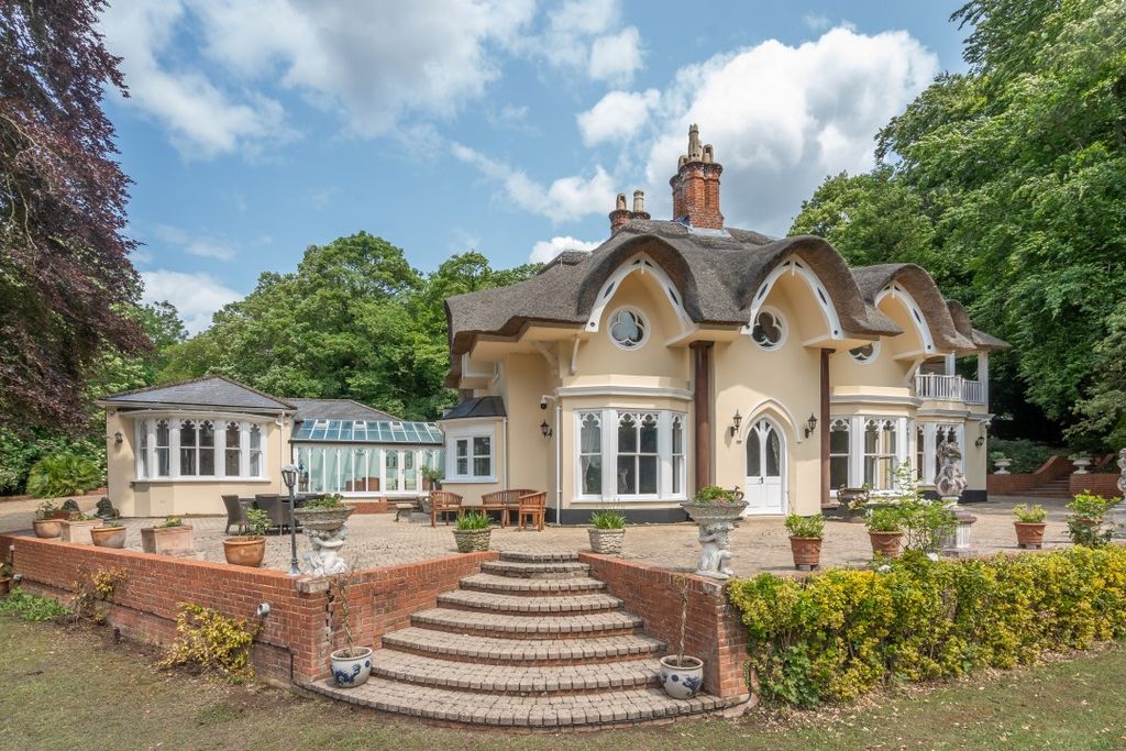 Property photo 1 of 52