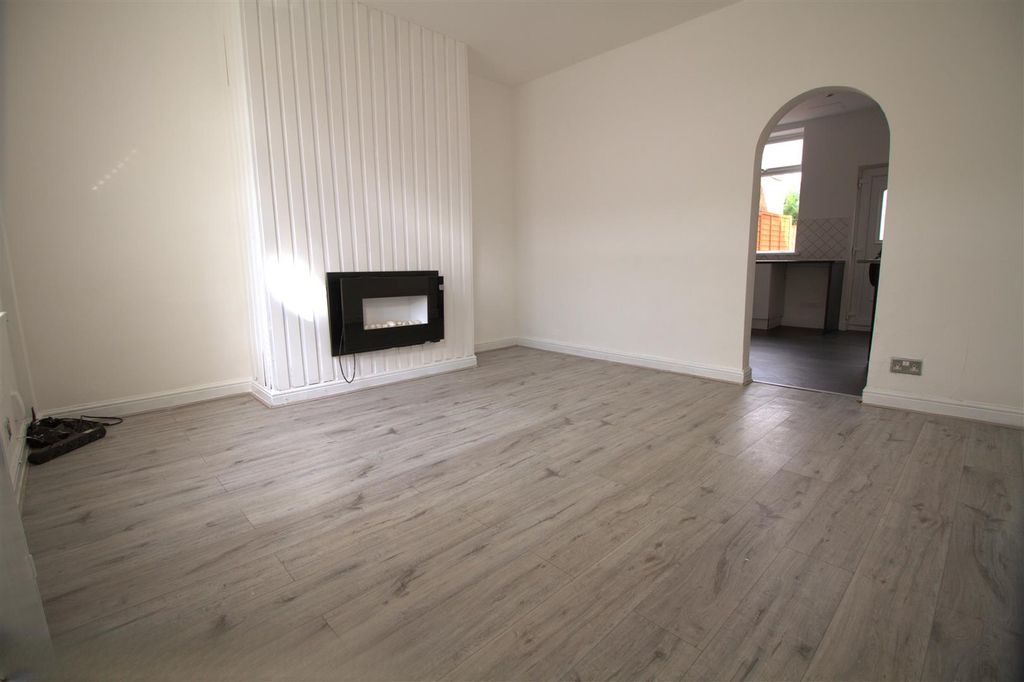 Property photo 2 of 10 Lounge.Jpg
