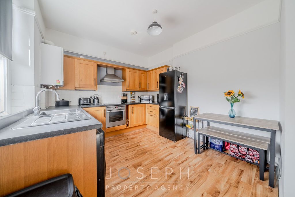 Additional image 5 of 3 bed flat for saleFoxhall Road, Ipswich IP3