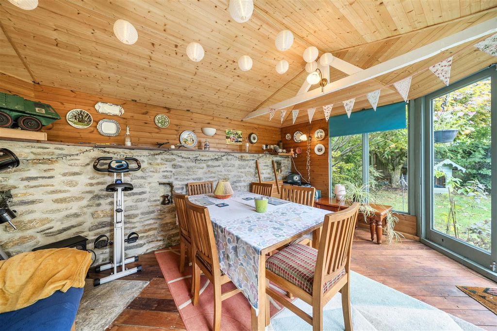 Property photo 3 of 23 Summer House