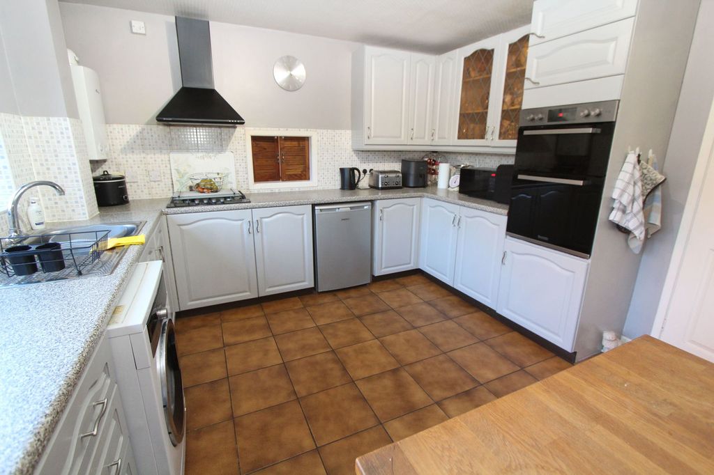 Property photo 2 of 23