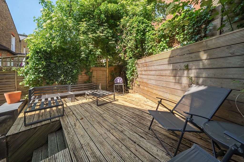 Property photo 2 of 13 1294908-3-6824900...