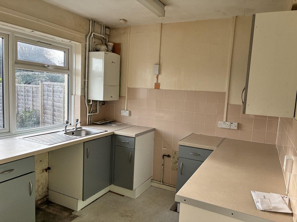 Property photo 2 of 10 Kitchen