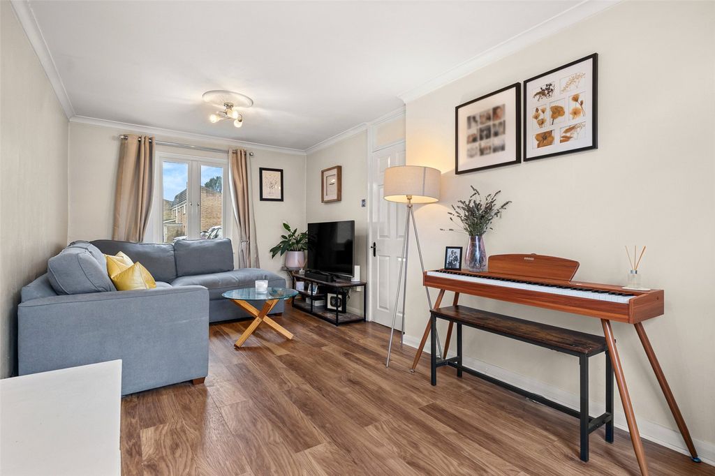 Property photo 2 of 19 Picture No. 11