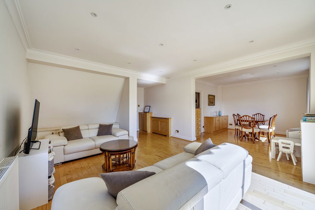 Property photo 3 of 22 1357034-17-68cd90...