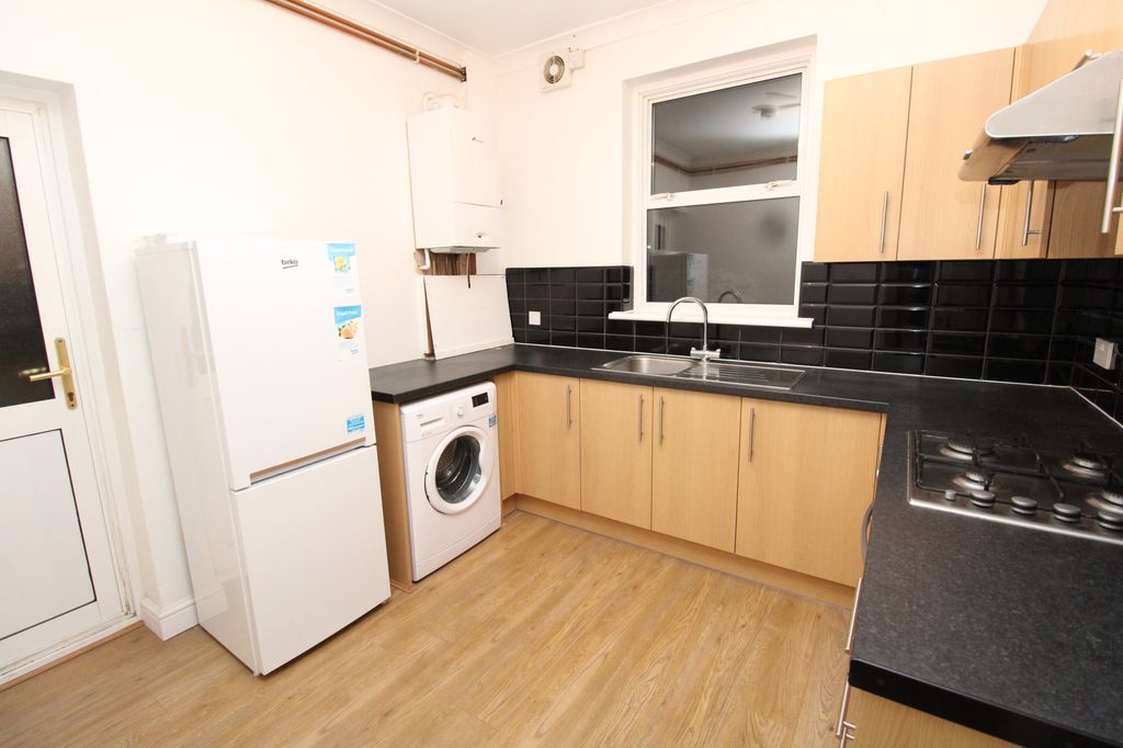 Property photo 1 of 2