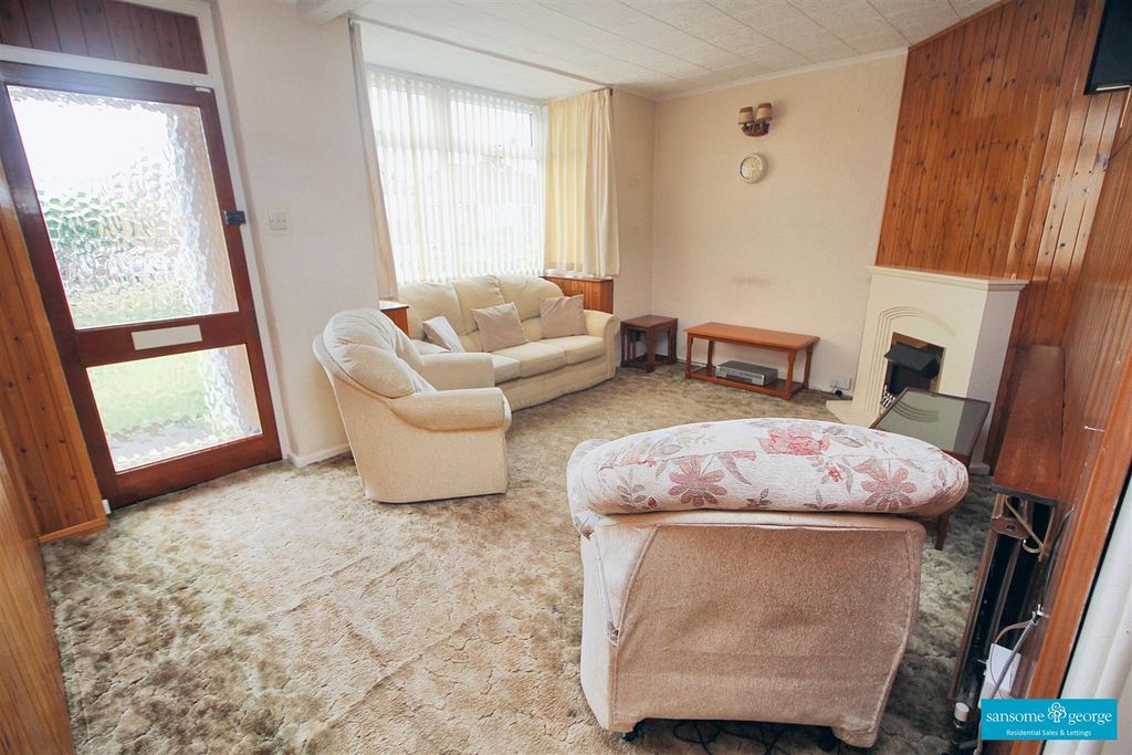 Property photo 3 of 18 Living Room