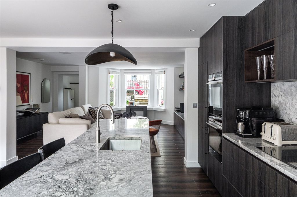 Property photo 3 of 24 Picture No. 09