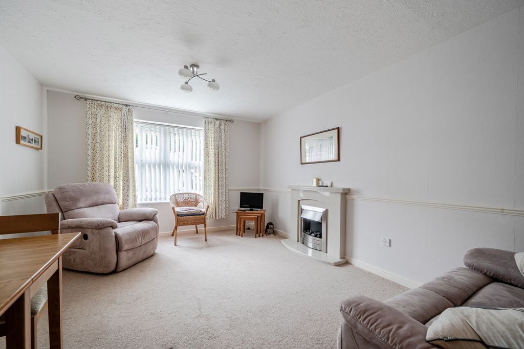 Property photo 2 of 13 1520179-12-1A08cd...