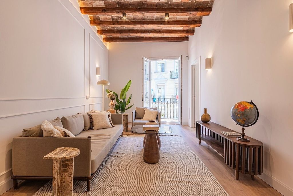 Property photo 1 of 49 Bright Flat With High-Quality Renovation, Catalan Vault And Views Of Montjuïc