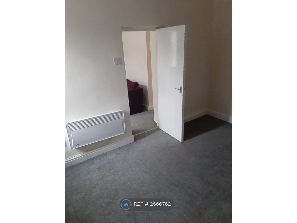 Property photo 2 of 8 Bedroom