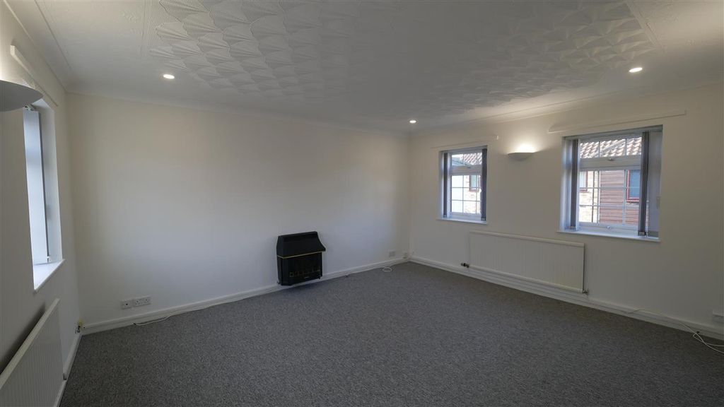 Property photo 2 of 6 Lounge