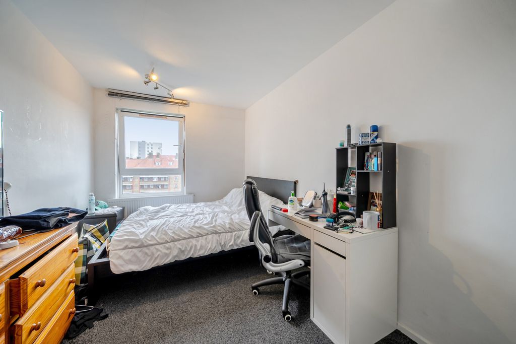 Property photo 3 of 16 Bedroom