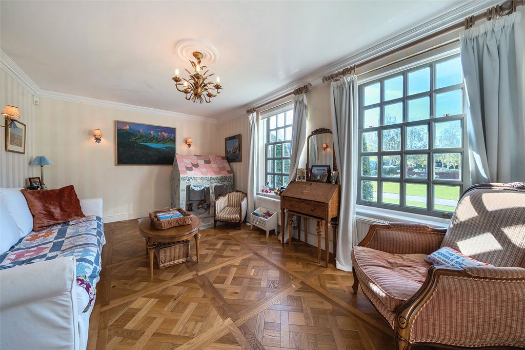 Property photo 3 of 14 Sitting Room