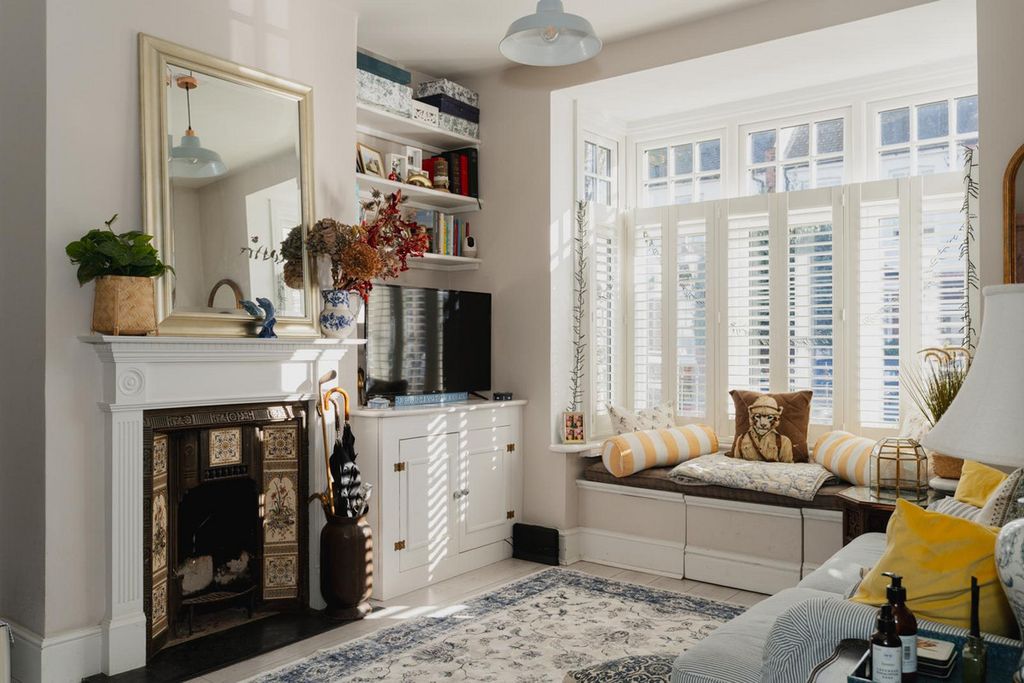 Property photo 2 of 34