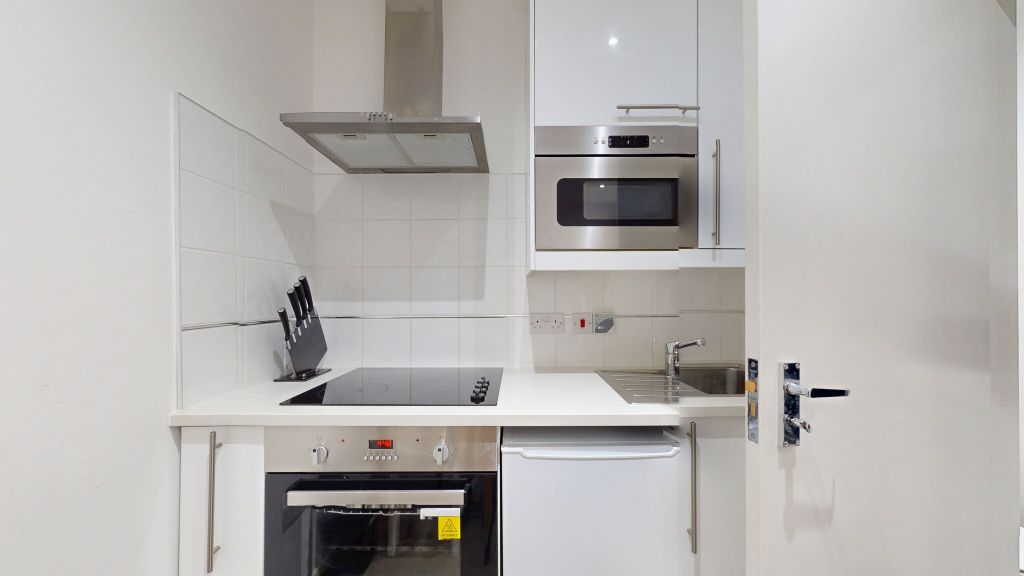 Property photo 2 of 9 Kitchen