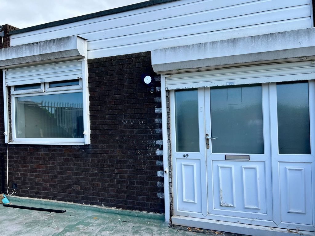 Property photo 1 of 3