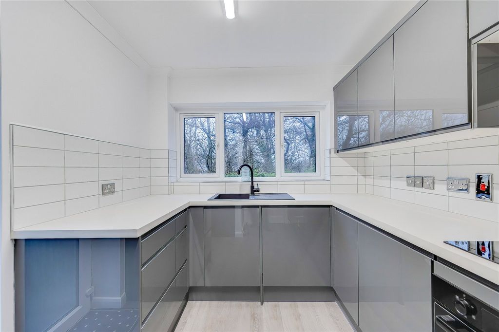 Property photo 2 of 31 Picture No. 33