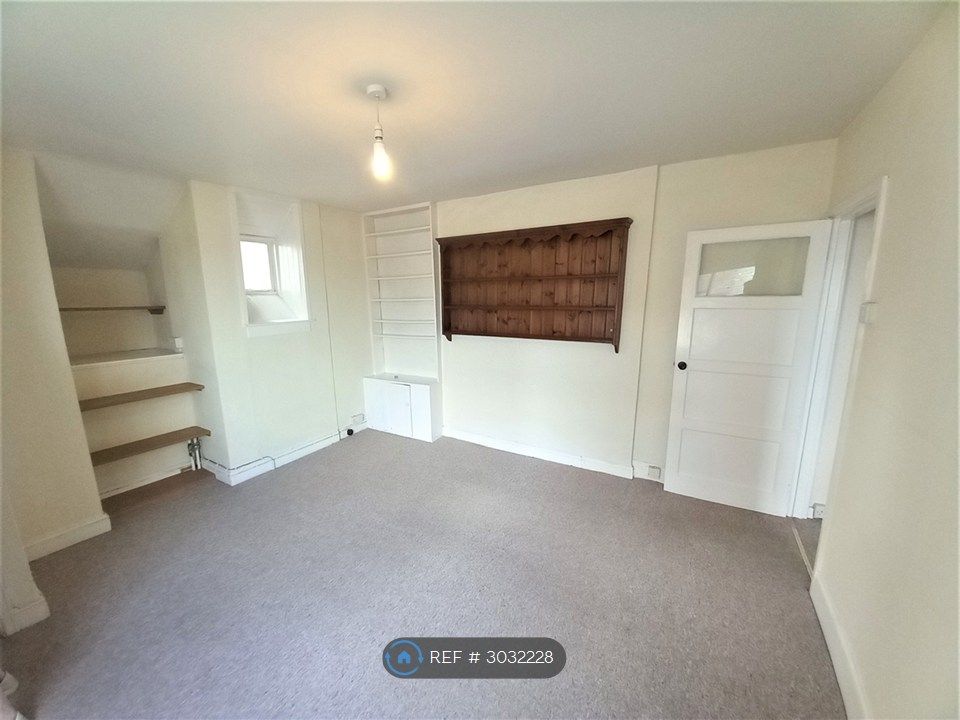 Property photo 2 of 6 Lounge
