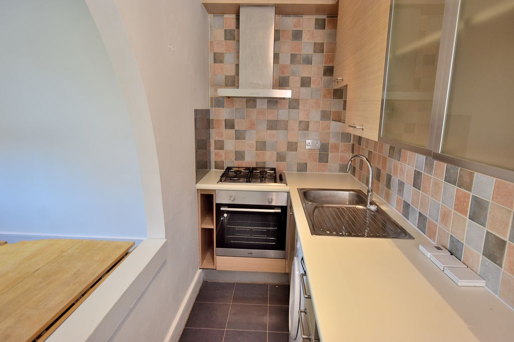 Property photo 2 of 7 Kitchen