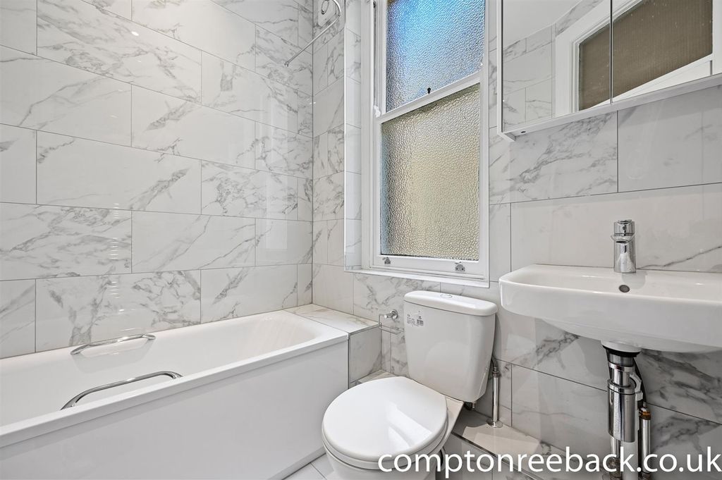 Property photo 3 of 11 Bathroom