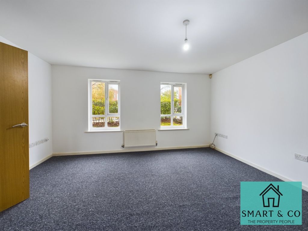 Property photo 3 of 6 Living Area