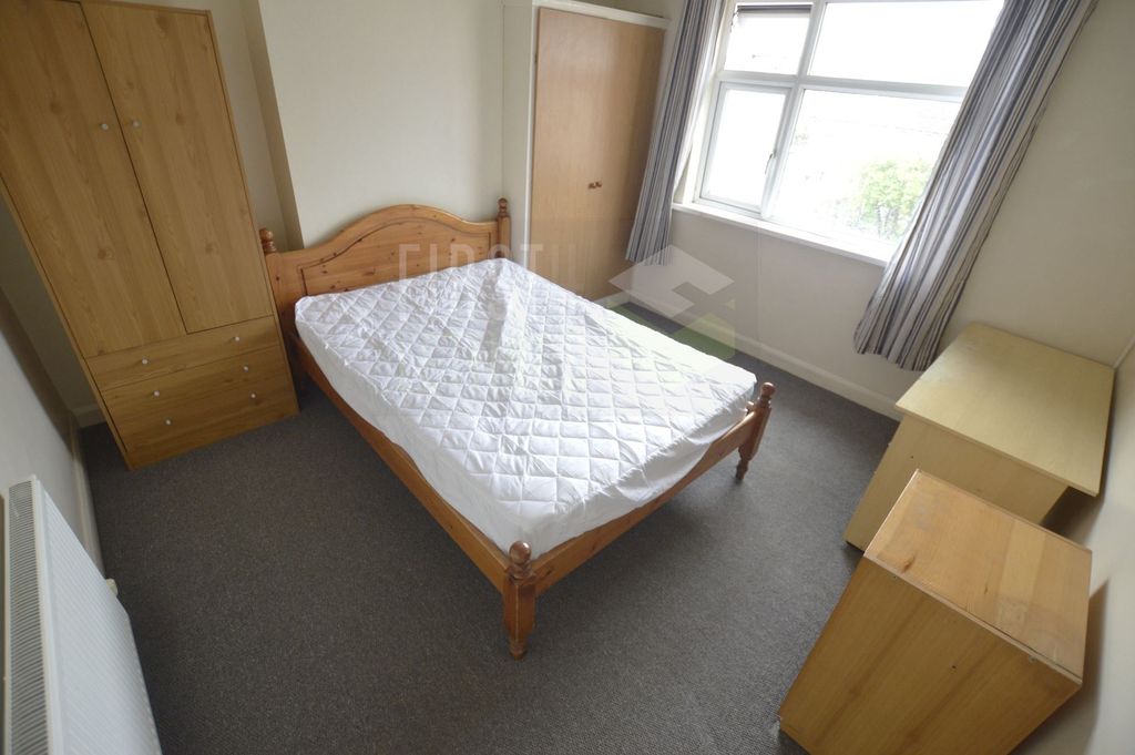 Property photo 3 of 17 Photo 1