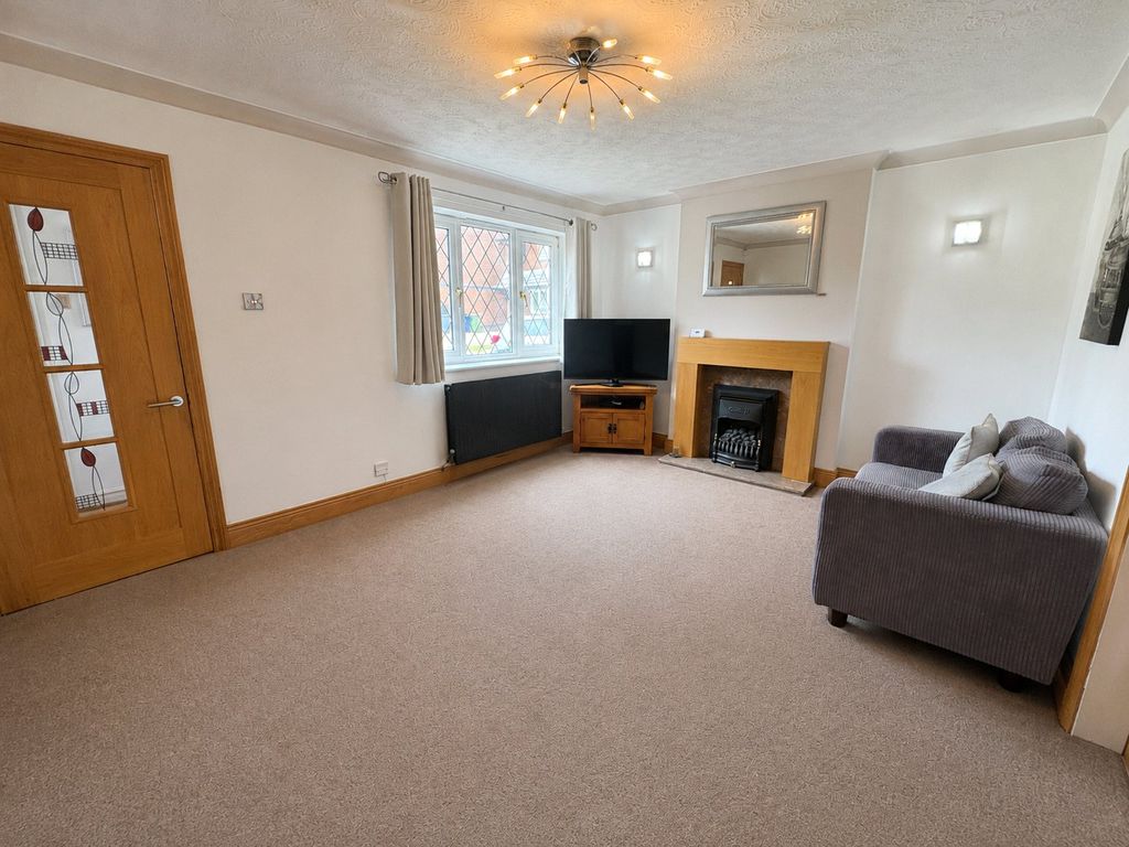 Property photo 3 of 24 Lounge