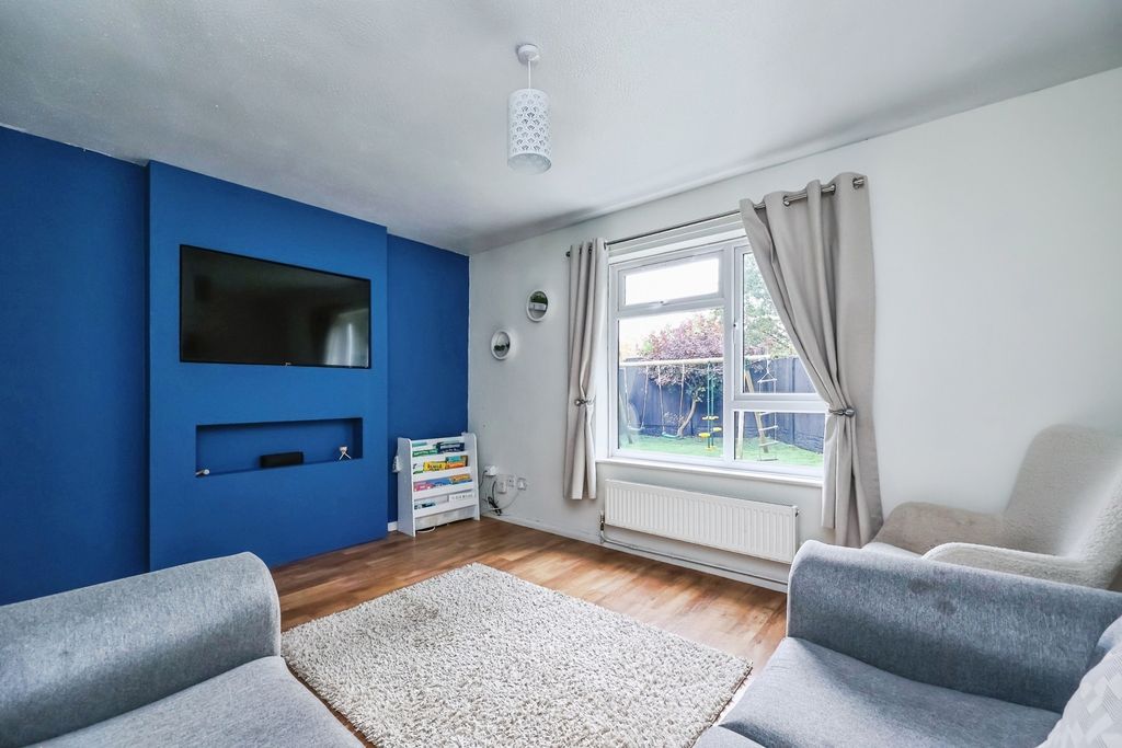 Property photo 2 of 17 Photo