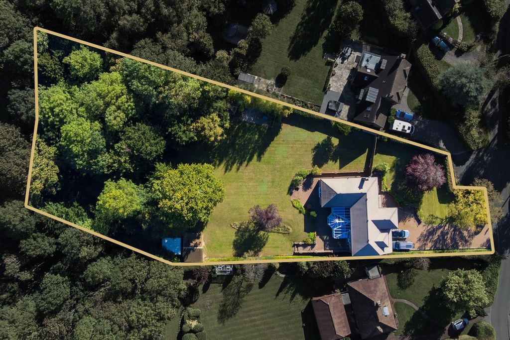 Property photo 3 of 39 4526258