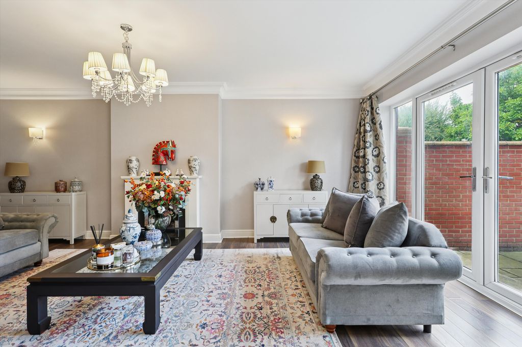 Property photo 2 of 19 Image