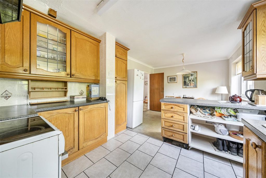 Property photo 3 of 23 1473129-18-6A29778d86Fc2.Jpg