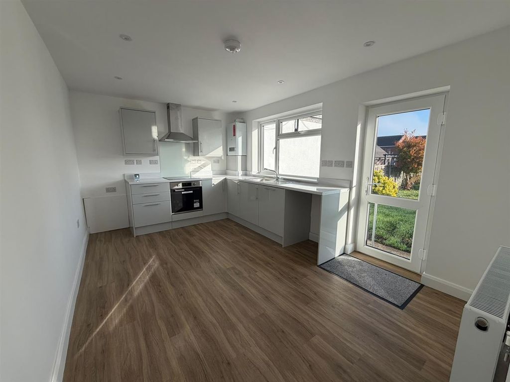 Property photo 2 of 13 1Fb5446F-20E4-49A8-Bf61-c62471236d0c.Jpg