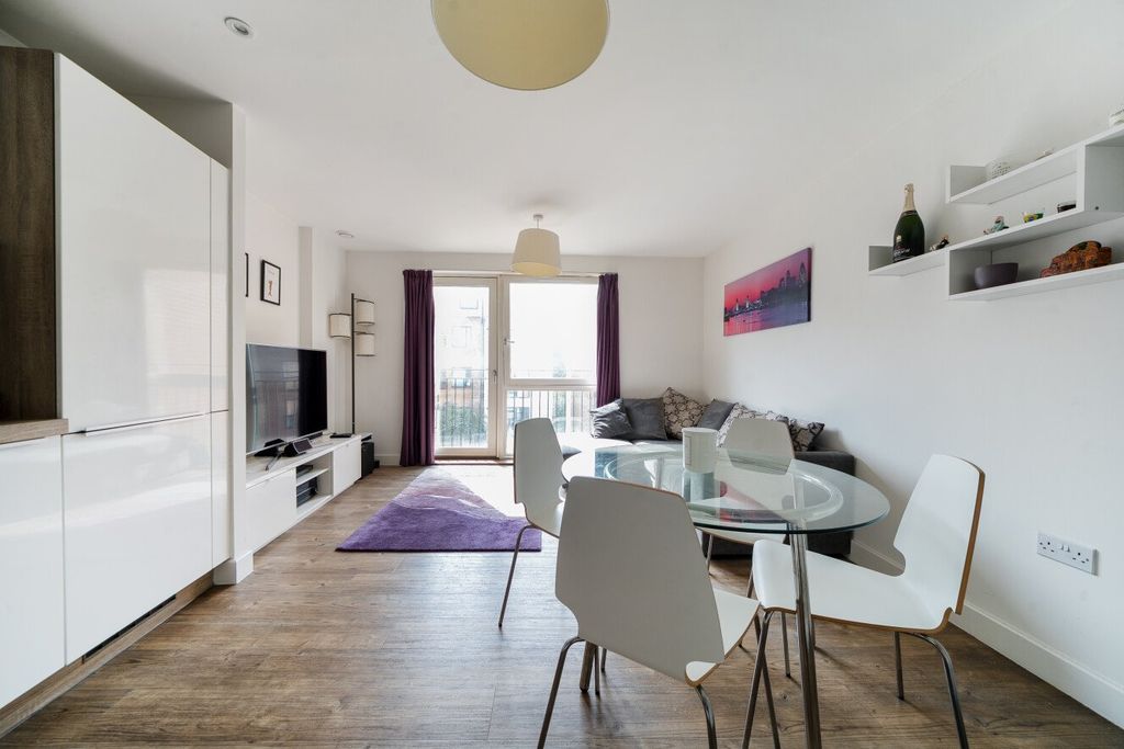 Property photo 2 of 15 Picture No. 18