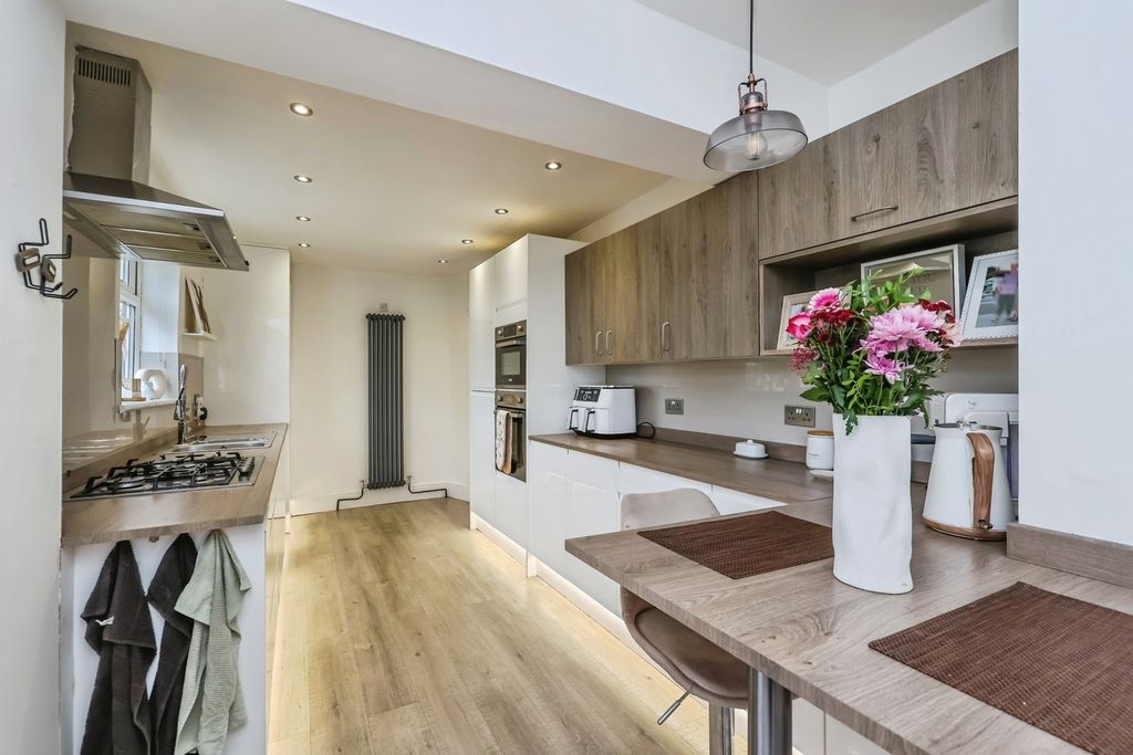 Property photo 2 of 19 Photo