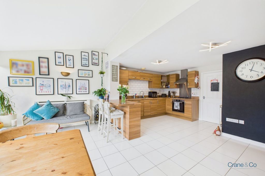 Property photo 3 of 34