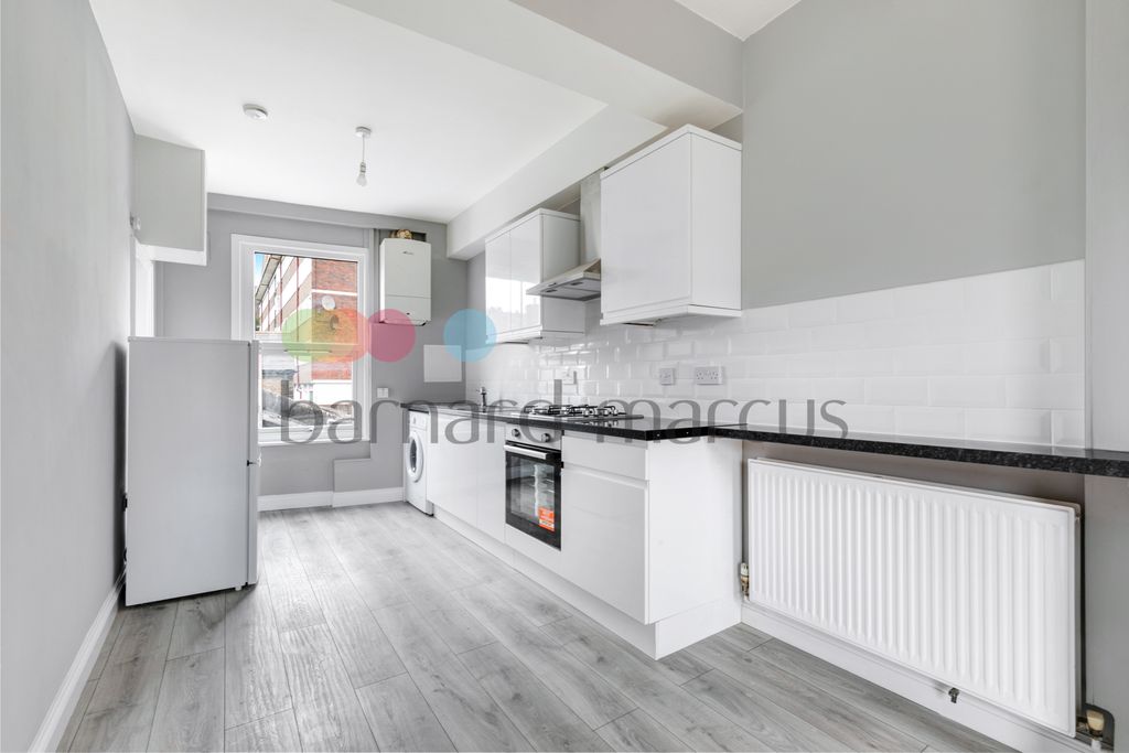 Property photo 3 of 7 Kitchen