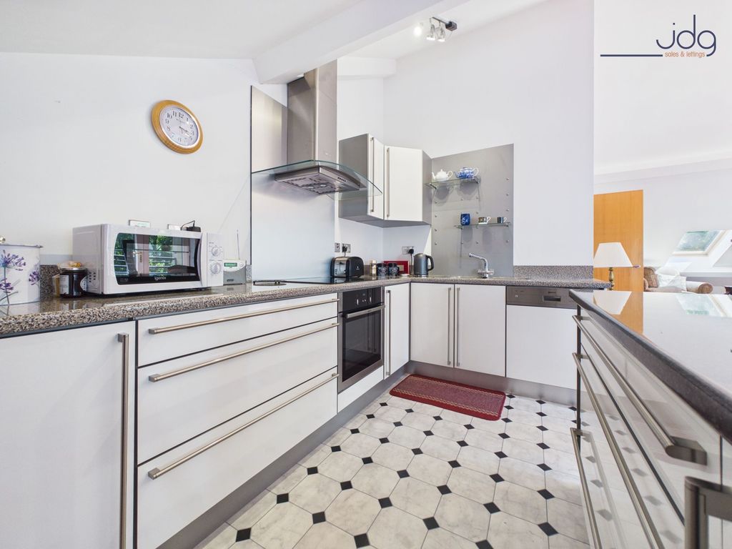 2 bed flat for saleDamside Street, Lancaster | Two-Bed Penthouse Apartment LA1 photo 5