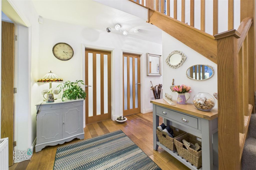 Property photo 3 of 32 Claremont Street