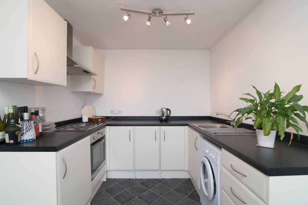 Property photo 2 of 8 Picture No. 10