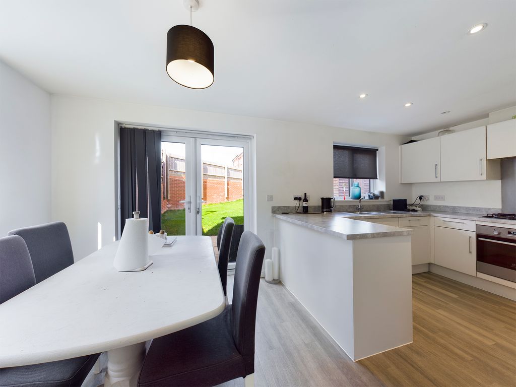 Property photo 3 of 11 Kitchen/Diner