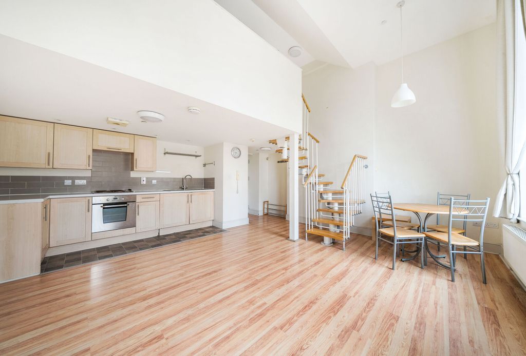 Property photo 2 of 11 1364183-9-68E62B4...