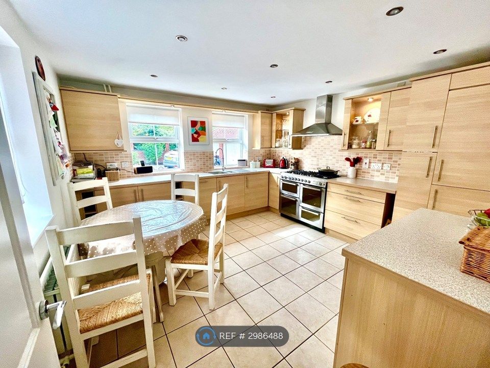 Property photo 2 of 31 Kitchen