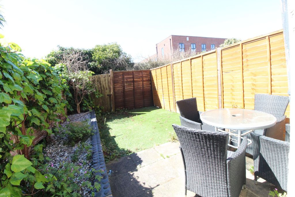 Property photo 2 of 11 Picture No. 16