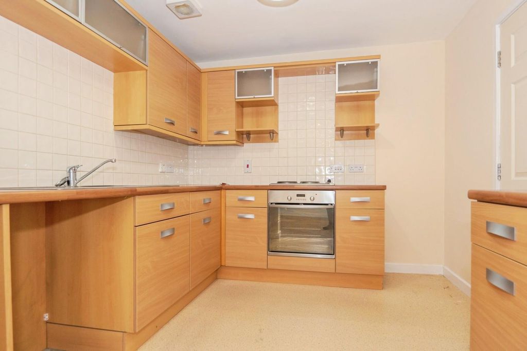 Property photo 2 of 14 Kitchen