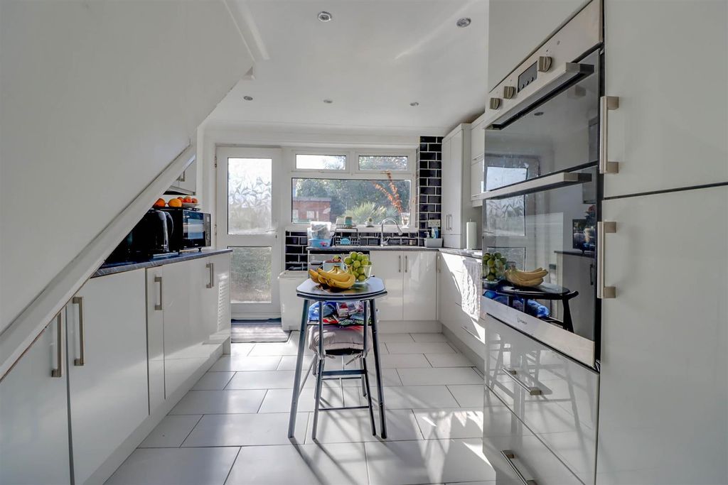 Property photo 2 of 12 24 Whist Avenue.Jpg
