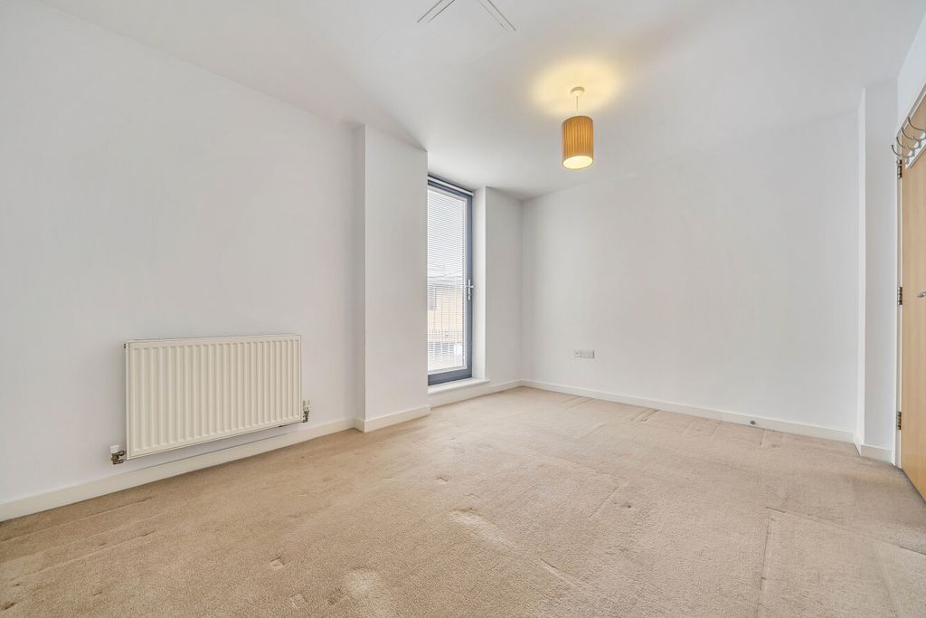 Property photo 3 of 15 1410410-8-698728A...